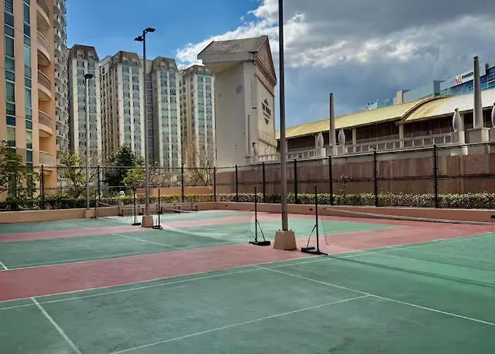 Luxury 1br Near Bgc & Venice Mall * Manila